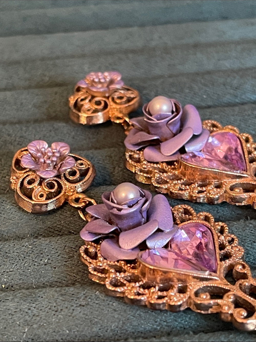 Vintage 1928 Purple Enamel Faux Pearl Heart Rhinestone Dangle Pierced Earrings - Picture 7 of 8
